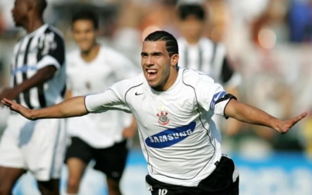 Corinthians nega interesse em Carlos Tevez; atacante conquistou o Brasileiro 2005 com a equipe