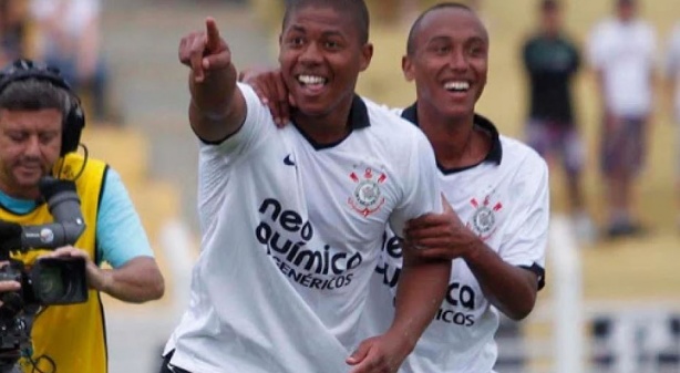 Douglas Tanque se destacou na base do Corinthians