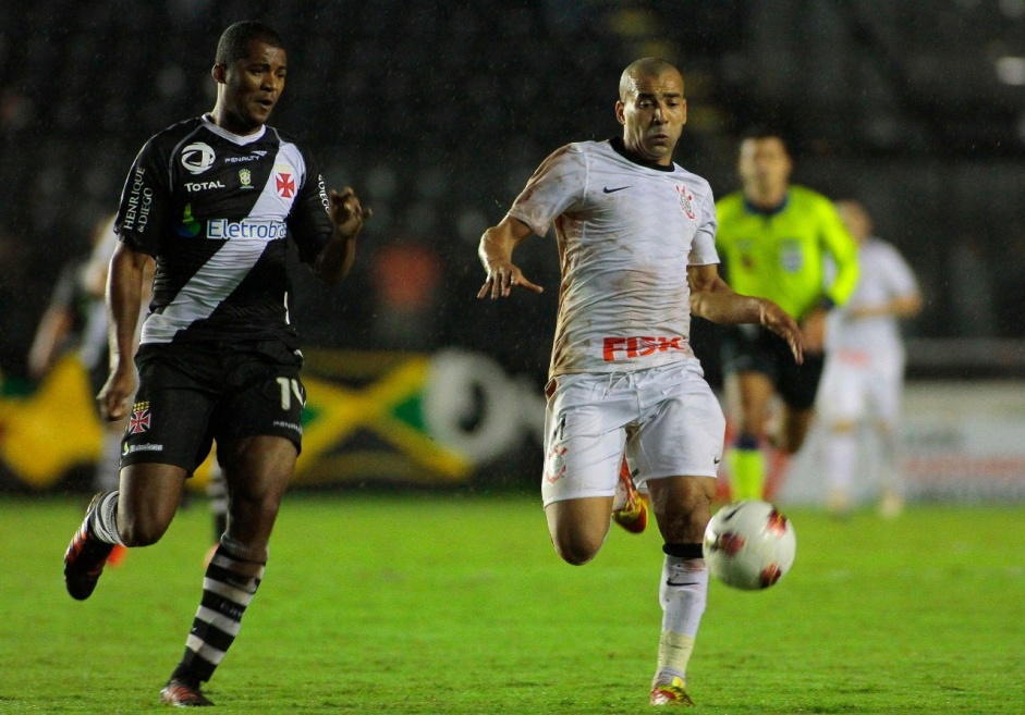 H oito anos, Corinthians fazia primeiro duelo contra o Vasco na Libertadores