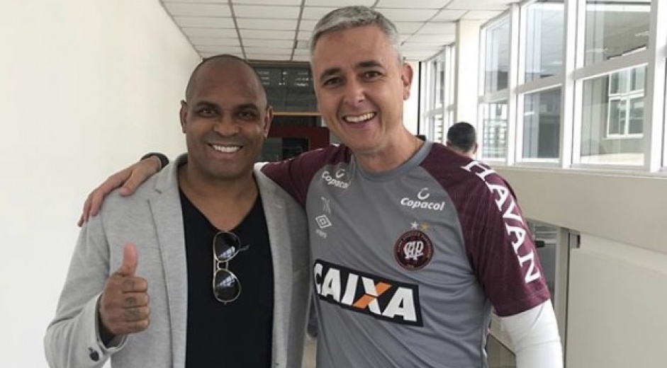 Donizete registrou no seu Instagram um encontro com o tcnico Tiago Nunes,  poca no Athletico
