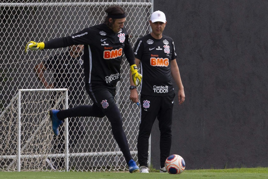 Na ltima quarta-feira, goleiro Cssio defendeu o trabalho de Tiago Nunes