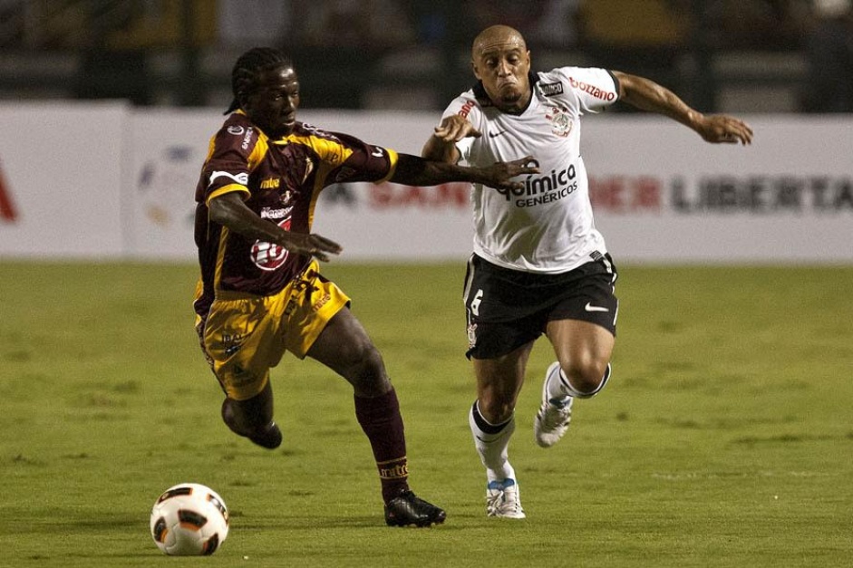 Roberto Carlos deixou o Corinthians aps eliminao para o Tolima