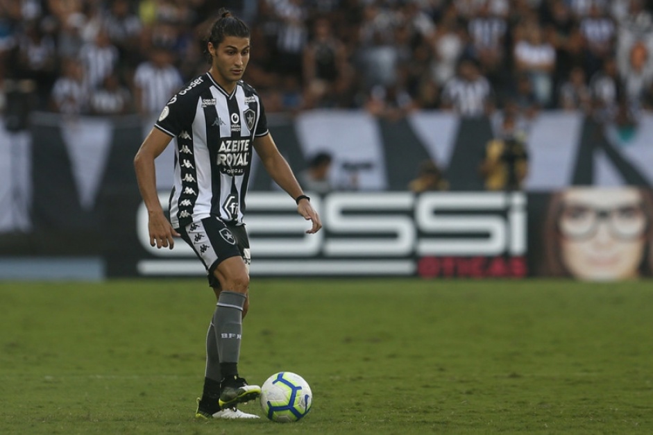 Marcinho, de 24 anos,  o lateral-direito do Botafogo; negociao com o Corinthians segue nos bastidores