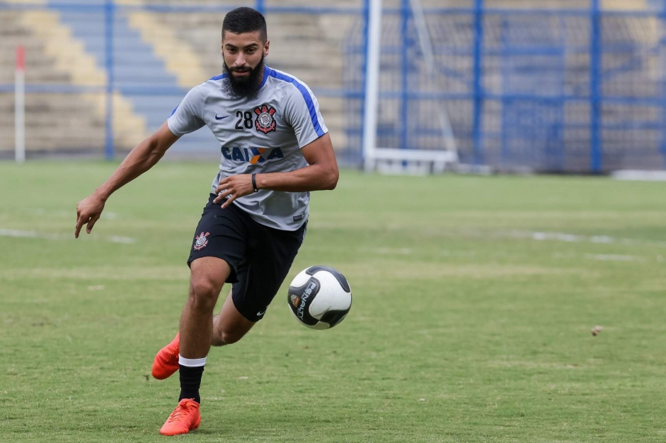Vincius fez uma srie de treinos com o time profissional do Corinthians