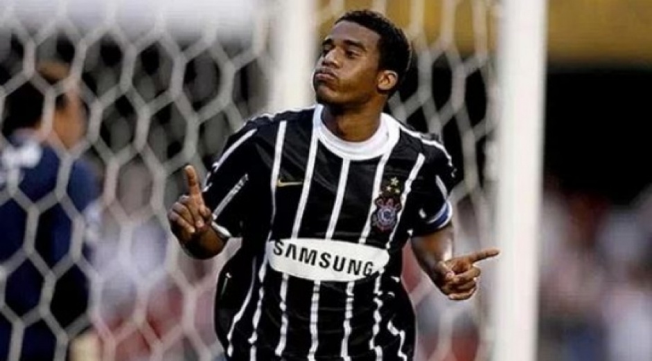 Capito do Corinthians, Beto anota gol que encerra longo tabu contra o So Paulo em 2007