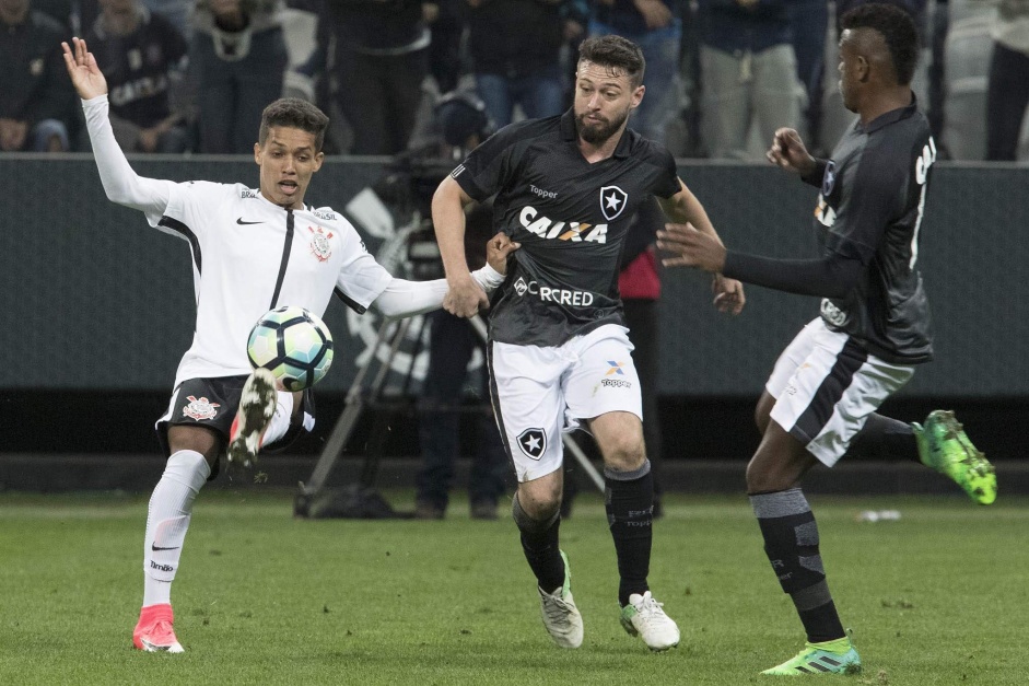 Pedrinho entrou em campo e j criou a jogada que garantiu a vitria do Corinthians em 2017