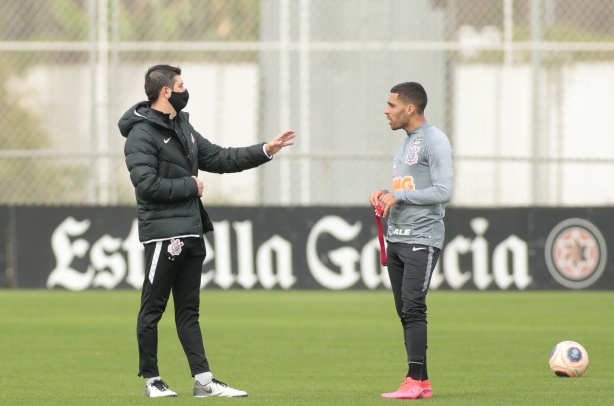 Elenco do Corinthians finalizou a primeira semana de treinos com bola, mas ainda n�o sabe quando vai voltar a campo