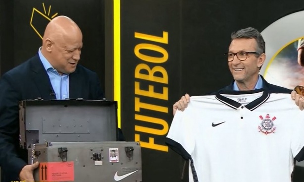 Neto se emocionou com carta que recebeu junto da nova camisa