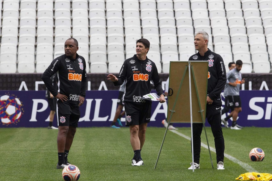 Tiago Nunes e sua comisso tcnica podem levar os atletas novamente  Arena Corinthians para treinamentos