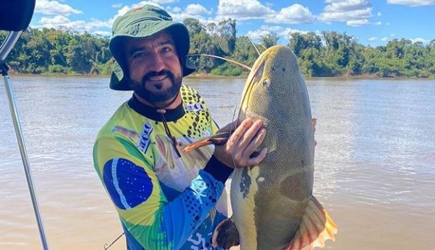 Foto de Danilo com peixe rendeu boas lembran�as para a Fiel
