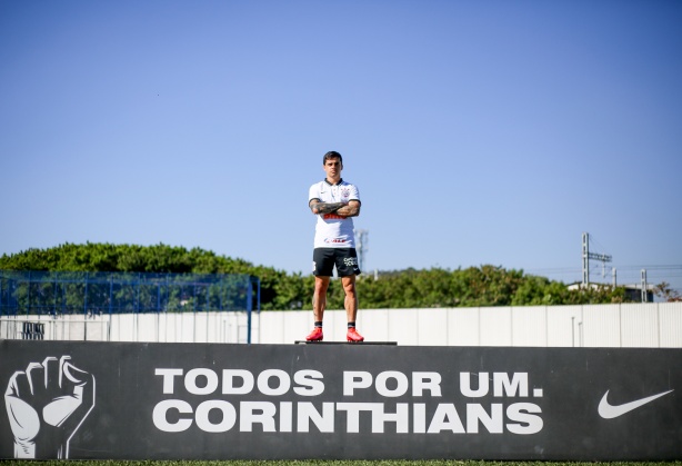 Fagner pode completar 350 jogos com a camisa do Corinthians nesta quarta-feira
