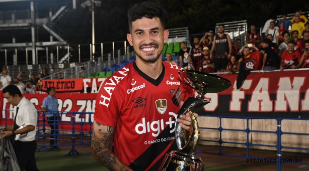 Site do Athletico lembrou conquista recente de Pedro Henrique pelo clube
