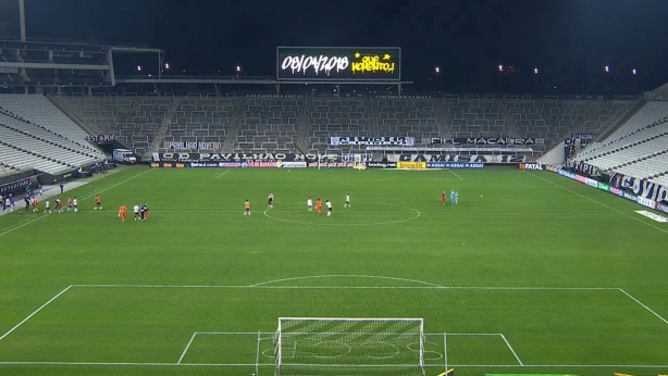Provoca��o come�ou no tel�o da Arena Corinthians