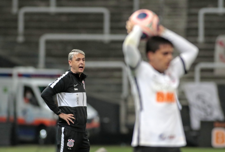 Tiago Nunes tem uma derrota e um empate pelo Corinthians no Brasileiro-2020