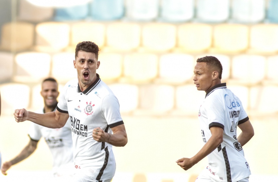 Contra o Oeste, Danilo Avelar marcou seu 10 gol com a camisa do Corinthians; equipe ganhou os dez jogos