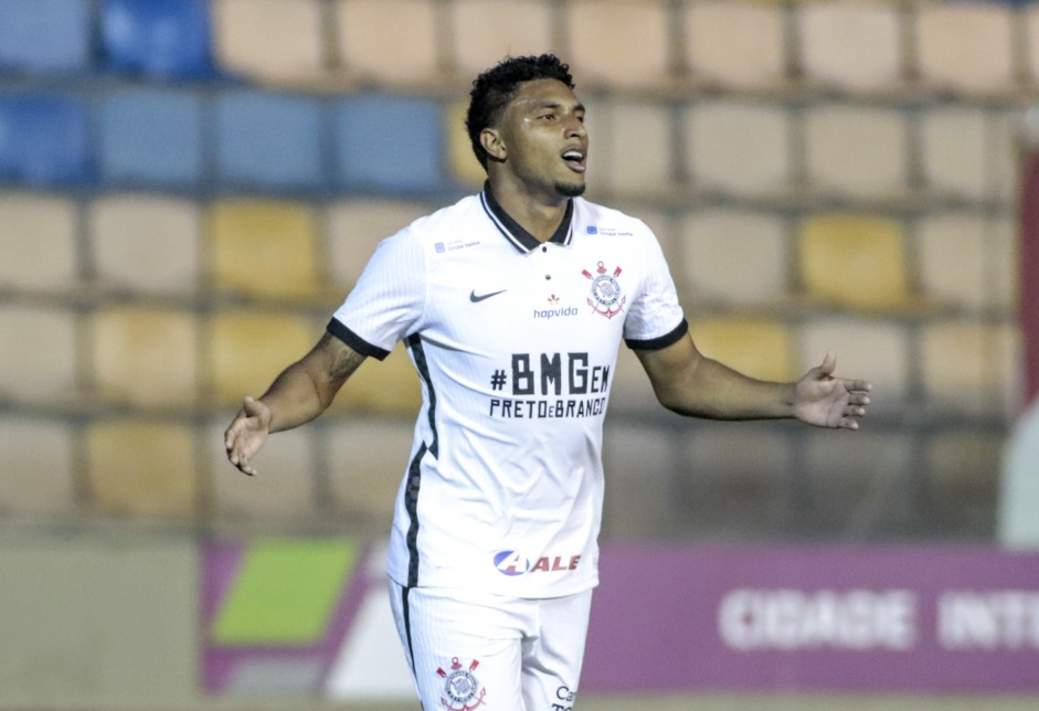 derson comemora primeiro gol com a camisa do Corinthians
