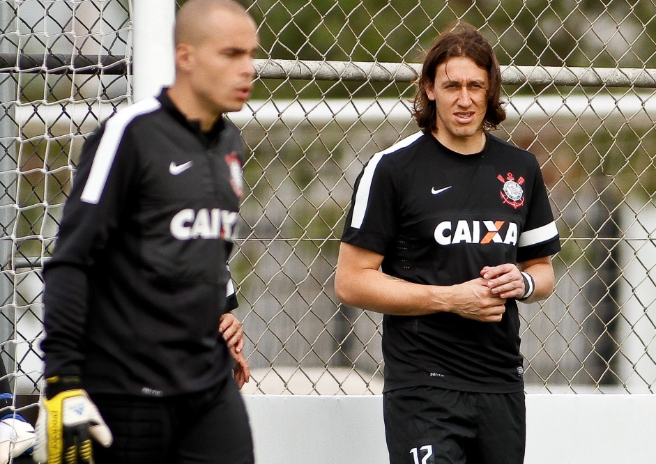 Cssio chegou em 2012 para ser reserva de Jlio Csar; meses depois, inverteram de situao no Corinthians