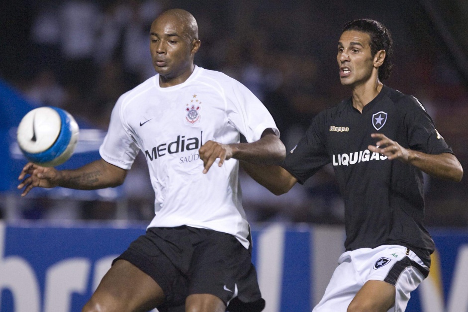 Diogo Rincn foi jogador do Corinthians na temporada 2008, com 28 jogos, quatro gols e o ttulo da Srie B do Brasileiro