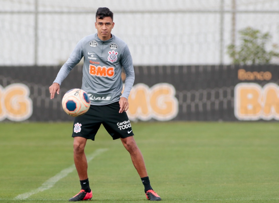 Cantillo no ficou nem no banco de reservas desde a retomada do futebol do Corinthians