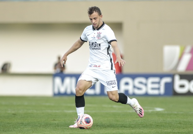 Carlos Augusto comemorou as quatro vit�rias consecutivas sem gols sofridos pelo Tim�o