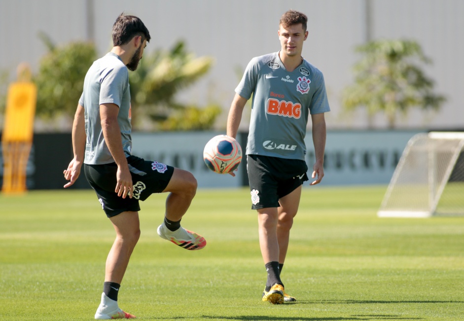 Bruno Mndez e Lucas Piton durante o ltimo treino do Corinthians antes da final do Paulista