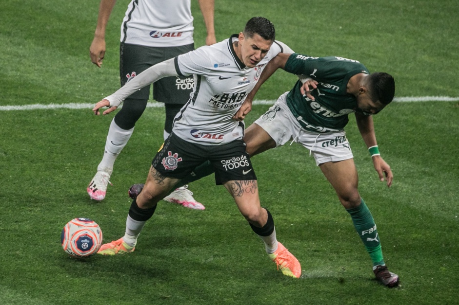 Corinthians busca o tetracampeonato paulista diante do Palmeiras