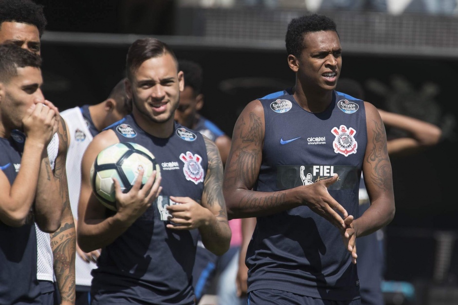Maycon e J foram companheiros de Corinthians em 2017
