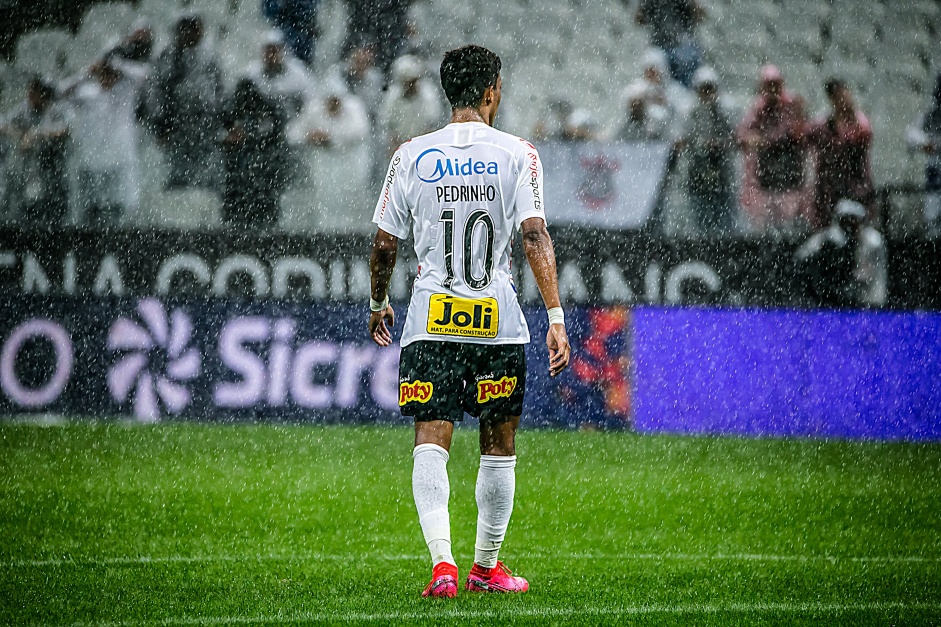 Pedrinho disputou trs jogos com a camisa 10 do Corinthians em 2020