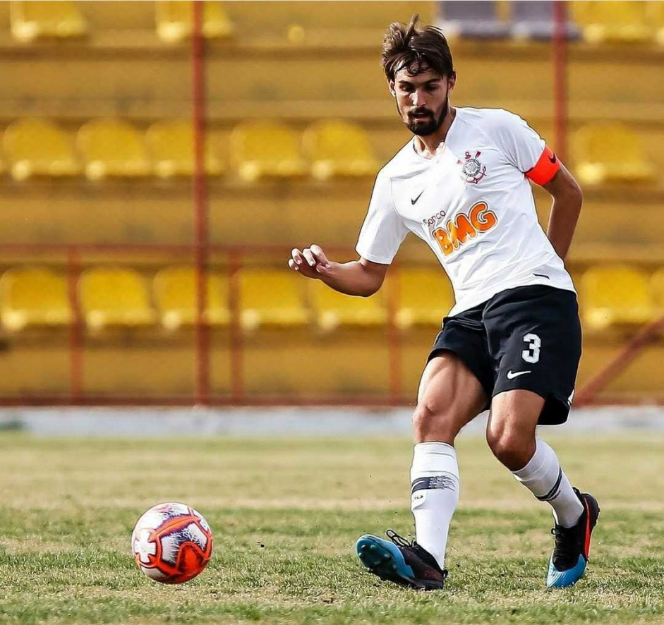 O zagueiro Igor Morais, que fez toda trajetria de base no So Paulo,  o capito da equipe sub-23 do Corinthians