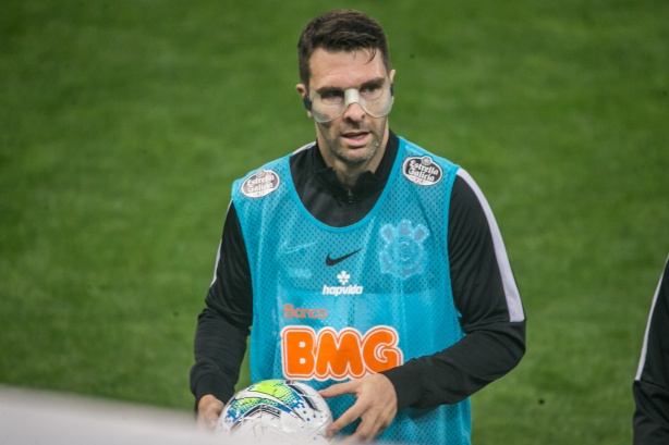 Boselli voltou a ser opção nesta quarta-feira e usará máscara enquanto se recupera 100%