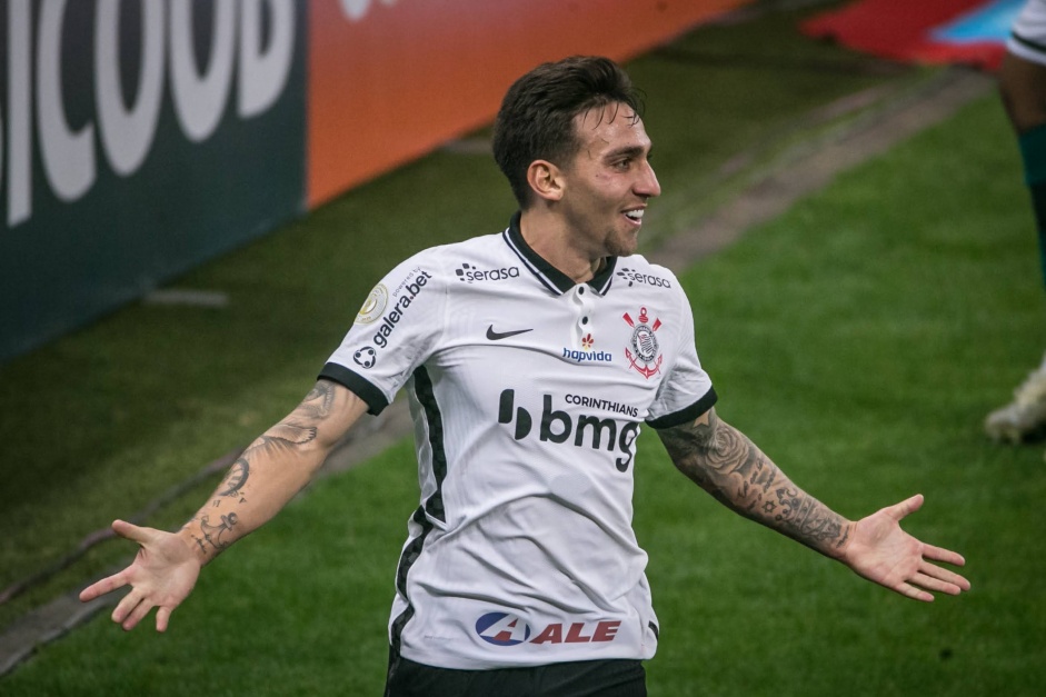 Gustavo Silva relembrou sua trajetria no futebol e comemorou retorno ao Corinthians