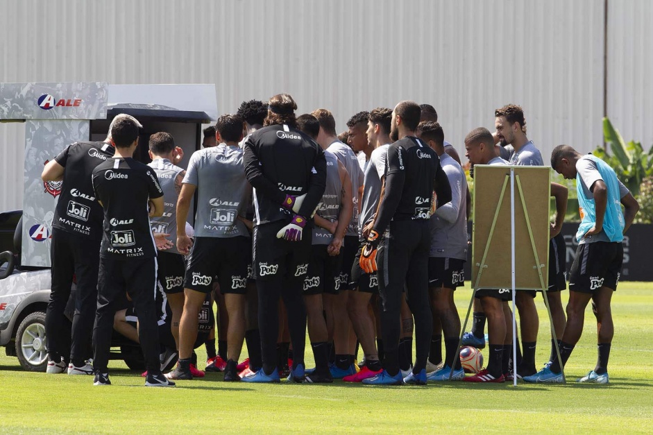 Elenco do Corinthians recebeu nove jogadores contratados em 2020; um deles j deixou o clube