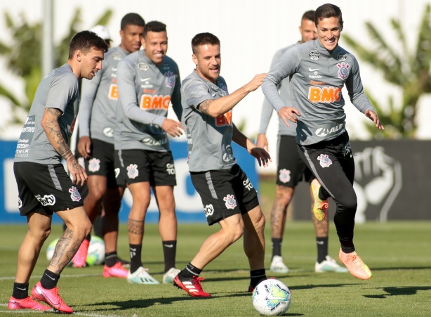 Grêmio treina em Fortaleza e finaliza preparativos para jogo deste