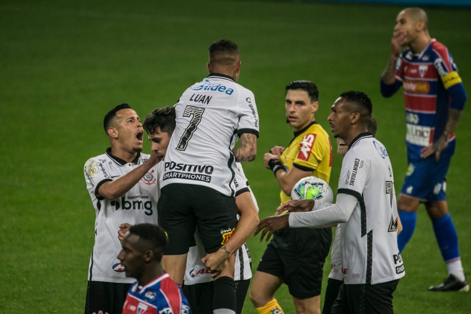 Contra o Fortaleza, Luan fez seu quarto gol na Arena Corinthians; os quatro foram marcados no mesmo lado Sul do estdio