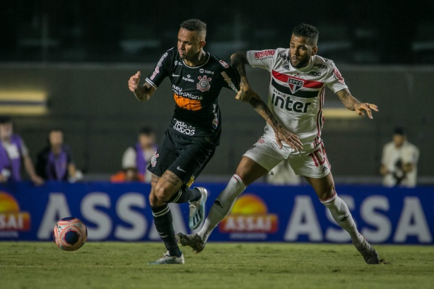 Daniel Alves passar� por cirurgia e n�o joga o cl�ssico deste domingo