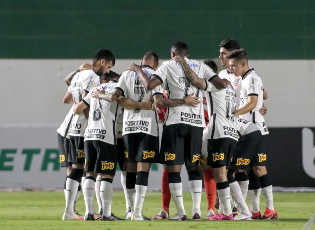 Corinthians venceu o Gois com gol no final de Danilo Avelar