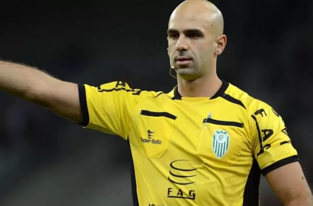 Jos� Mendon�a da Silva J�nior apita primeiro duelo do Corinthians na carreira