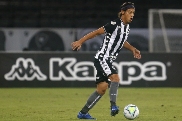 O japonês Honda é uma das atrações da equipe do Botafogo, que enfrenta o Corinthians na noite deste sábado