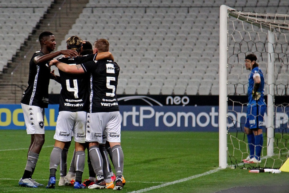 Escalação do Corinthians: Cássio ou Walter, e briga forte no