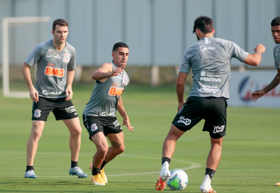 Elenco do Corinthians se reapresentou e realizou treino tcnico nesta segunda-feira