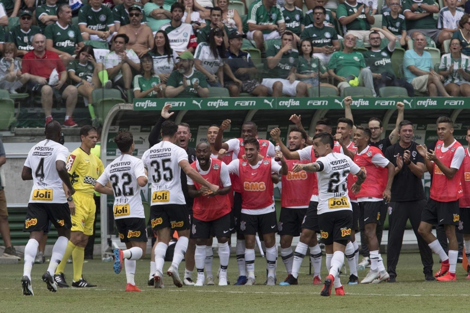 Danilo Avelar marcou o gol da vitria no primeiro triunfo corinthiano nos dois anos de invencibilidade