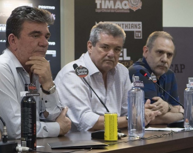 Andrés Sanchez (presidente), Matias Romano Ávila (diretor financeiro) e Roberto Gavioli (gerente financeiro), os responsáveis pelas finanças do clube