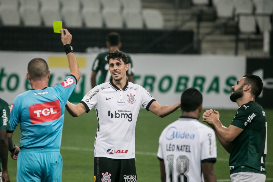 Avelar foi expulso no segundo tempo e Corinthians era presa fcil para o Palmeiras