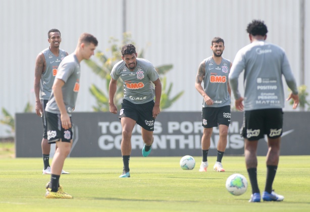 Ronald participou do treino sob o comando de Dyego Coelho, no Corinthians