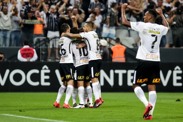 Jô é o único jogador do Corinthians que já balançou as redes contra o Fluminense
