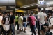 Corinthians � recebido com protesto forte no aeroporto; v�deos mostram jogadores correndo