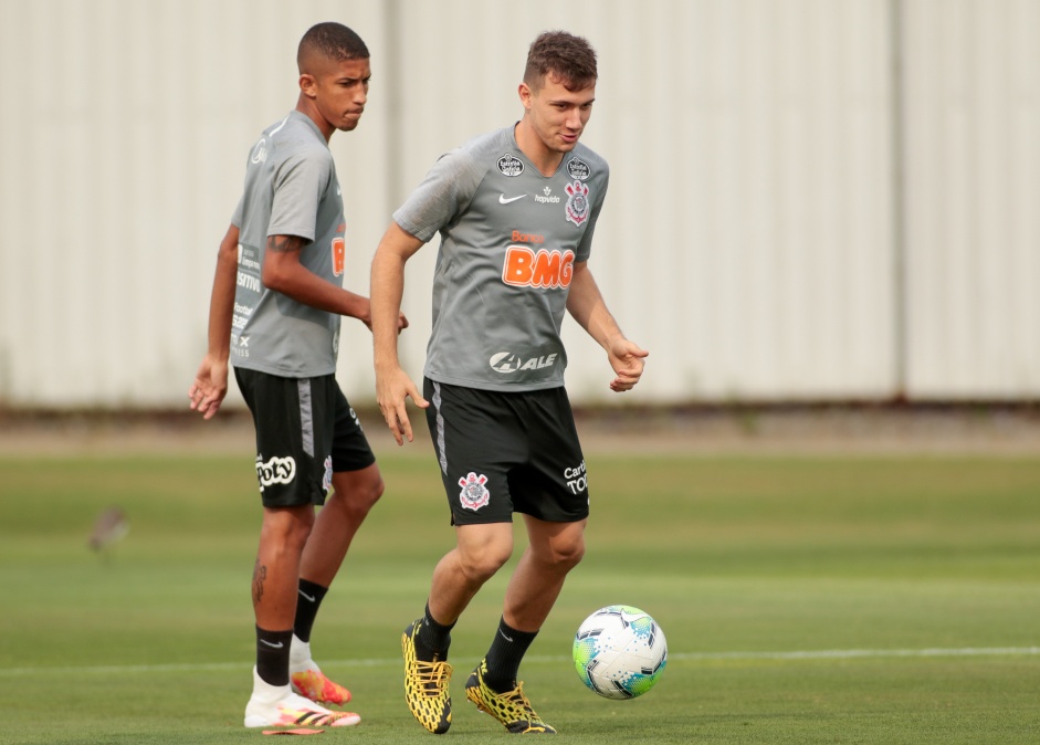 Coelho acerta ltimos ajustes do Corinthians para encarar Bahia nesta quarta-feira