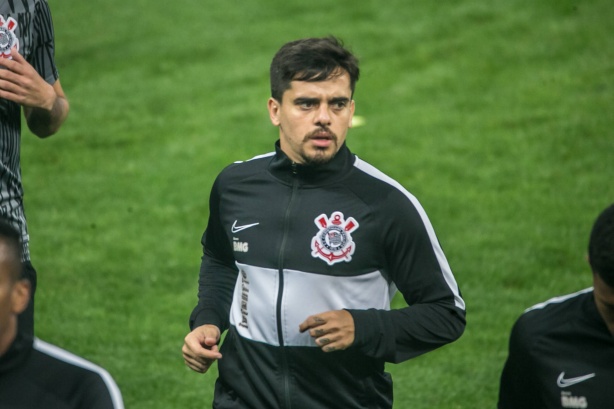 Fagner já não atuou contra o Fluminense por conta de suspensão