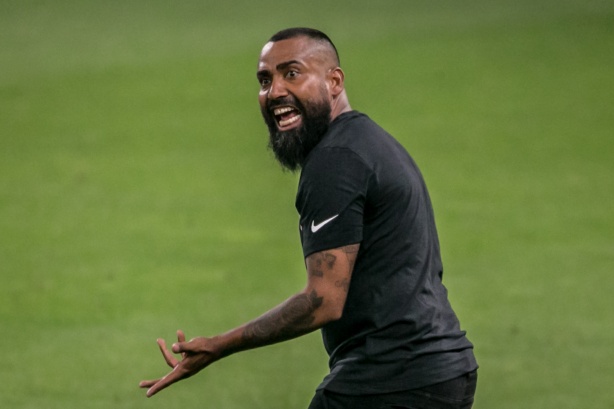 Coleho já fez mudanças importantes na equipe do Corinthians