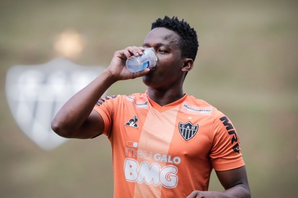 Cazares pode ser jogador do Corinthians no Brasileirão; negociação avançou nas últimas horas